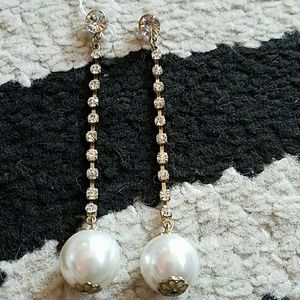 Long hanging earrings all rhinestone n Pearl